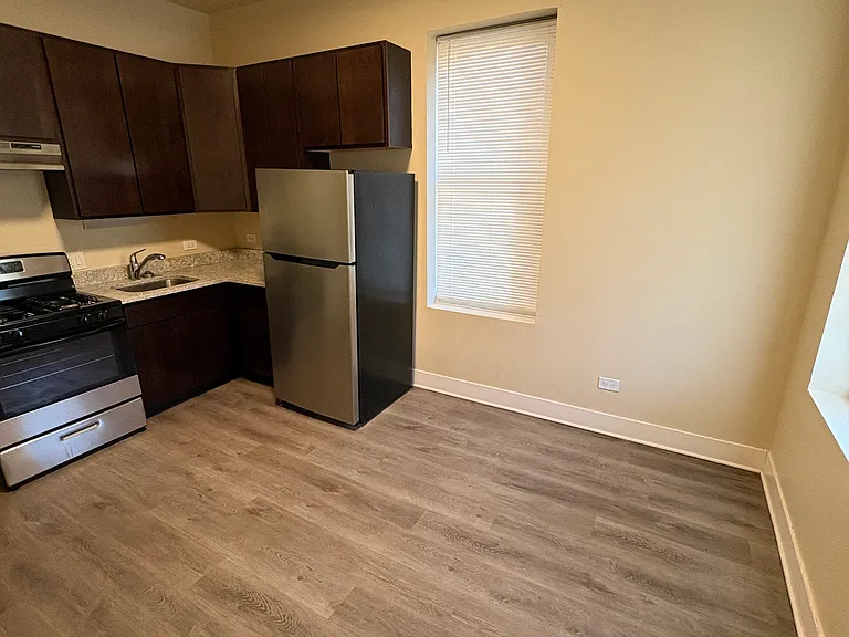 1117 S Troy St #1R — Photo 9