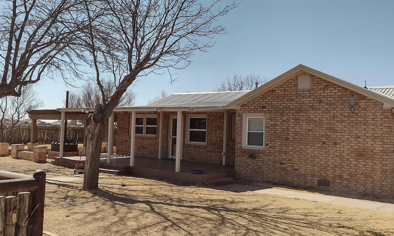 14015 University Ave — Photo 2