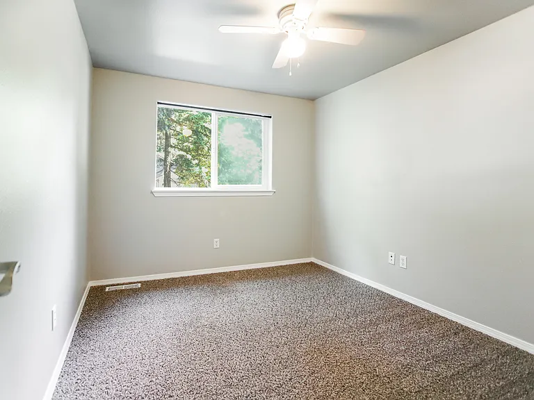 22335 Glenview Ct SE — Photo 16