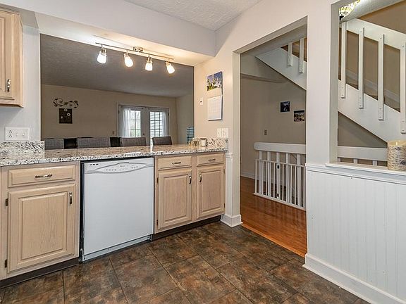 3rd image of 7128 N Queens Ferry Pl