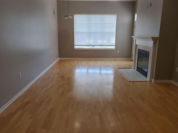 5th image of 3862 S Lake Shore Dr #405