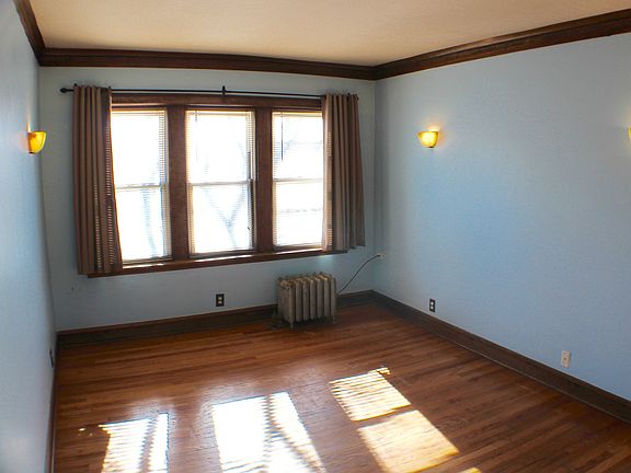 3rd image of 2201 W Touhy Ave