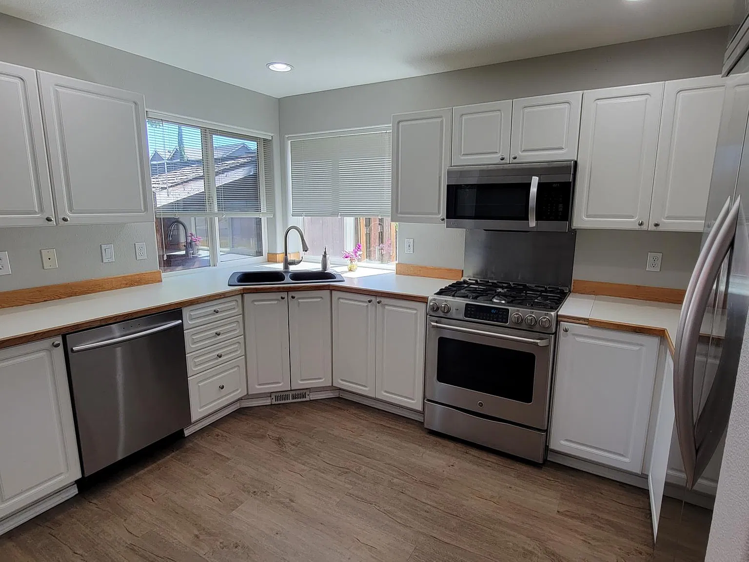 4 bed, 2.5 bath, 1945 sqft, $3,095 — Photo 4