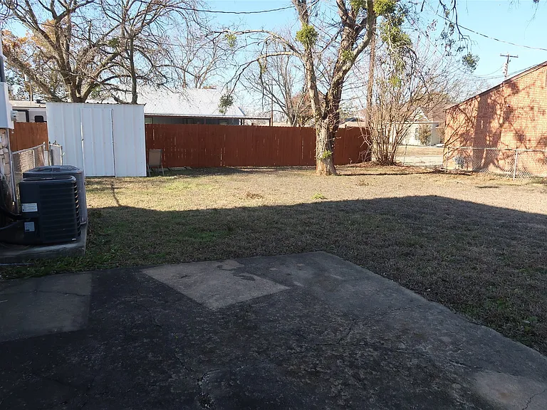 406 N Denny St #B — Photo 11