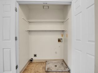 Carlton Square, Salem, OR 97303