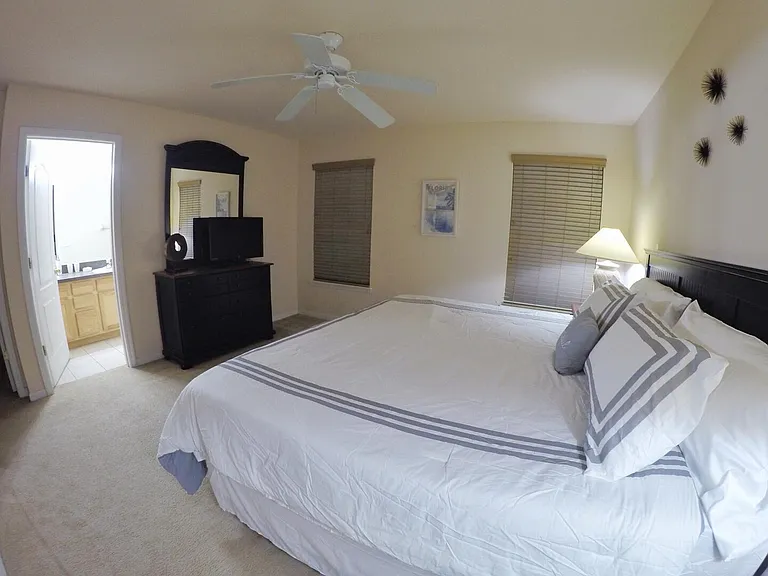 Royal Ridge Dr — Photo 18