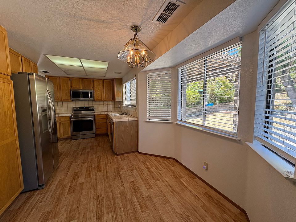 1st image of 275 Clearview Dr