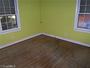 4th image of 327 Dogwood Cir