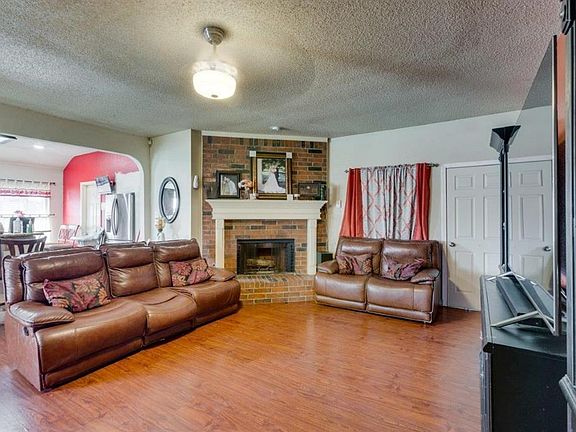 4th image of 1435 Chapman Dr