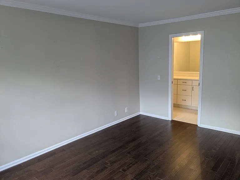 primary bedroom with en suite bath
