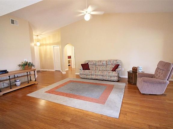 5th image of 643 Watercrest Dr