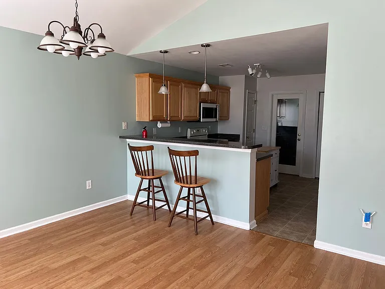 408 Moat Ct — Photo 9