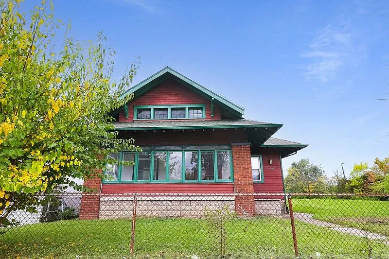 5 bed, 1.5 bath, 2588 sqft, $1,295 — Photo 2