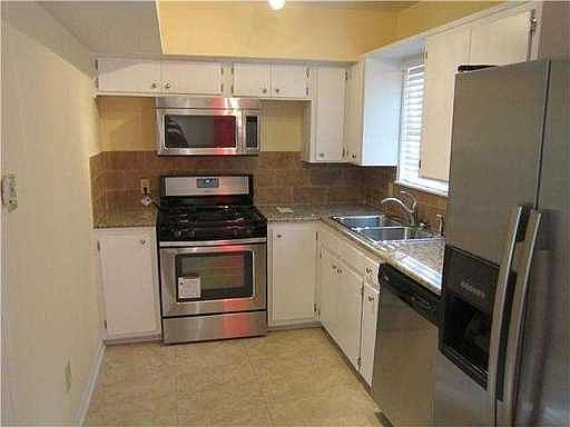 2nd image of 2202 W 9th St #B