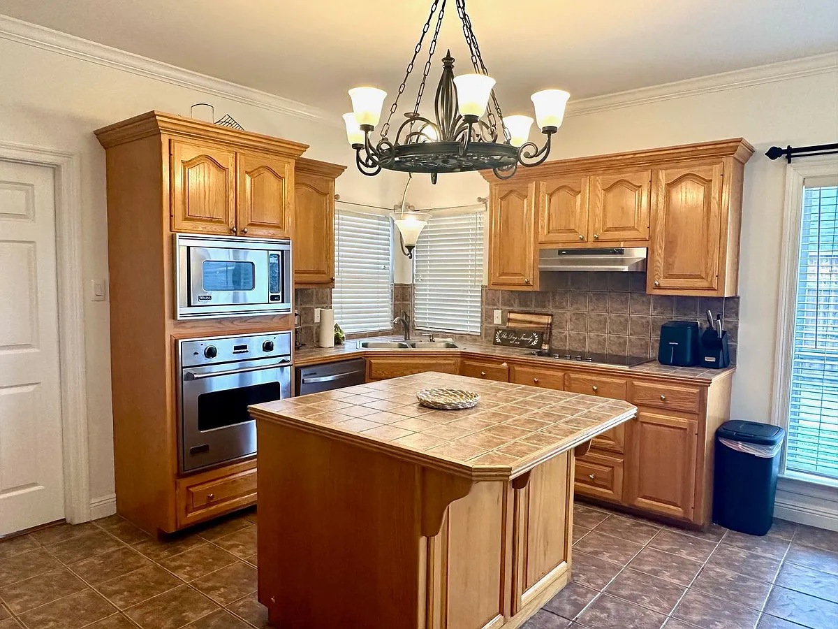 Building Photo - 10630 Hilltree Dr