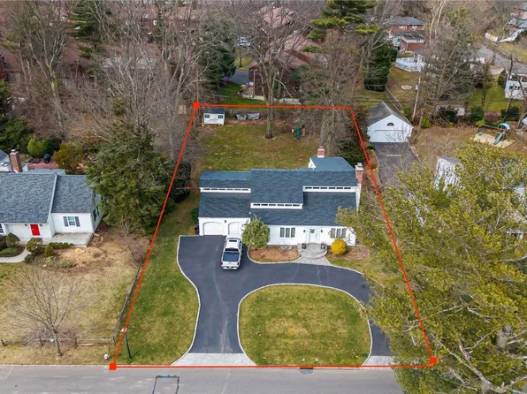 19 Crescent Drive, North Hempstead, NY 11507