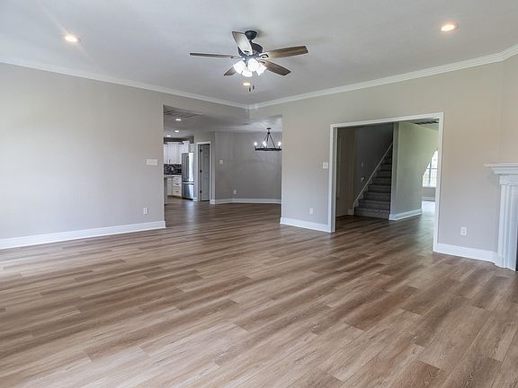 3rd image of 2720 Twin Oaks Rd