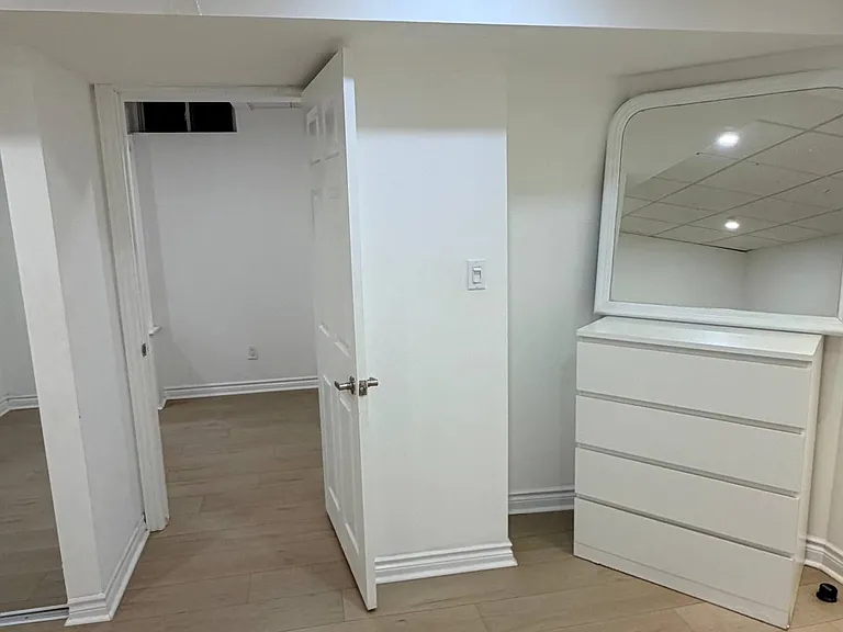 328 Woodspring Ave #BASEMENT — Photo 22