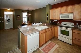 4th image of 11025 Oak Grove Cir