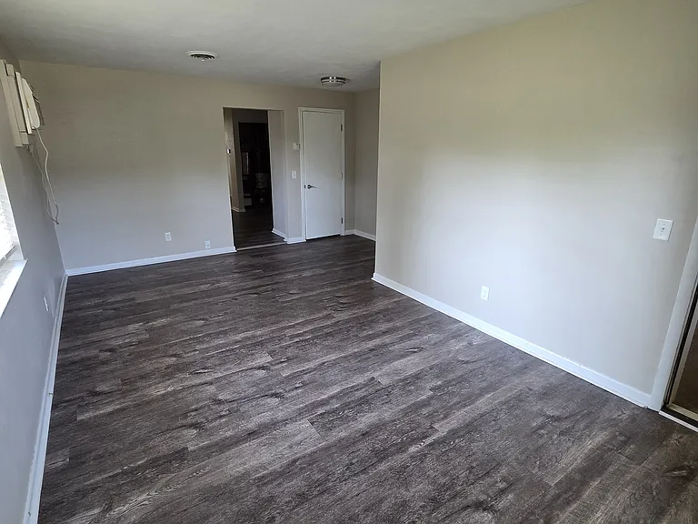897 W Market St #C — Photo 5