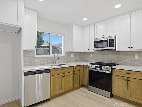 5th image of 8574 Holly Ln