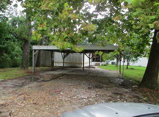 715 E Wallisville Rd, Highlands, TX 77562