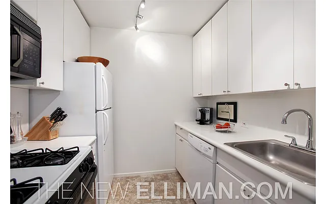 Rented by Douglas Elliman | media 26