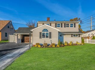 91 Mallard Rd, Levittown, NY 11756