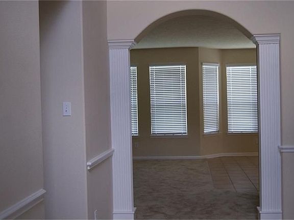 4th image of 1923 Country Club Cove Dr