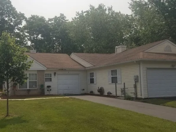 6 Chipmunk Trl, Coram, NY 11727