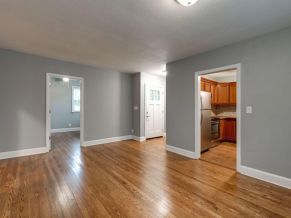 5th image of 707 Woodvale Ave