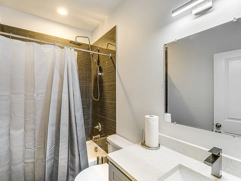 414 Avenue E — Photo 15