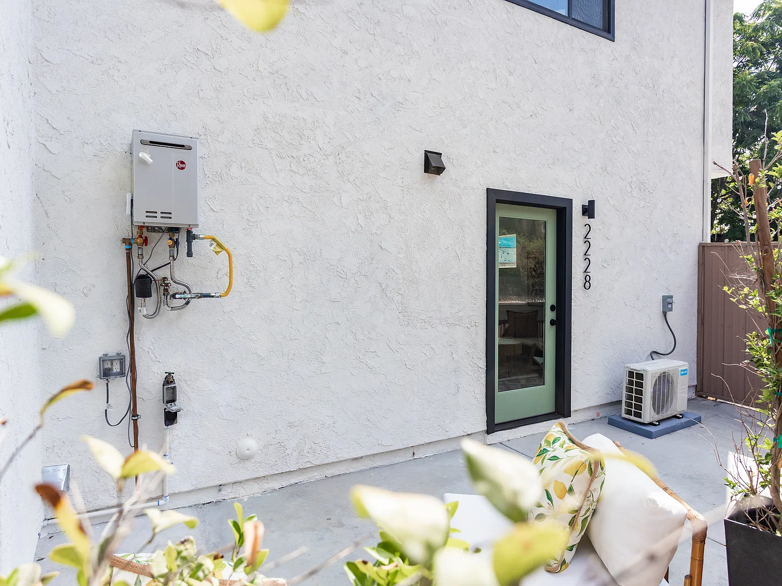 Studio, 385 sqft, $1,975 — Photo 2