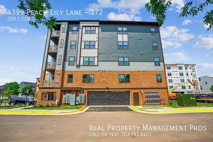 Almost New 2 Bedroom 2 Bath Condo For Rent In The Ellipse at Westfields — Photo 2