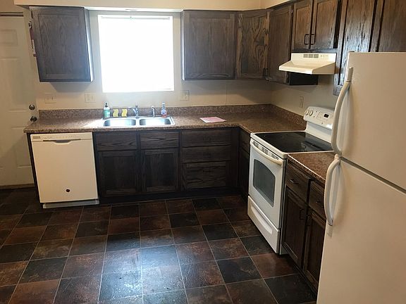 Lots of cabinet/cupboard space