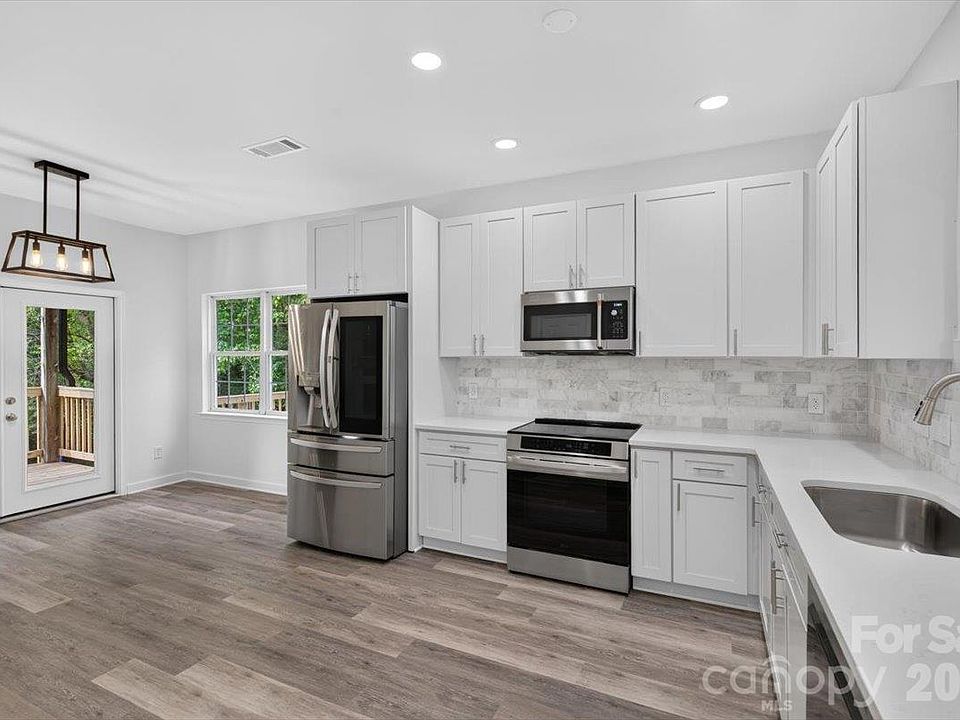 1st image of 2536 Thornfield Rd