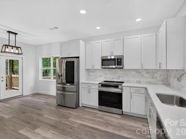 2536 Thornfield Rd, Charlotte, NC 28273