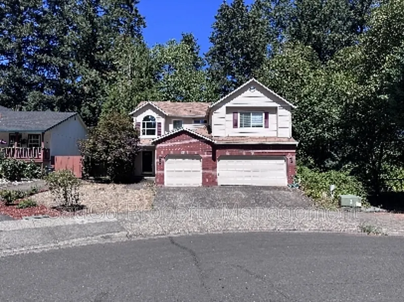 4 bed, 2.5 bath, 2600 sqft, $3,150 — Photo 2