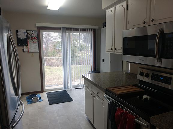 5th image of 582 King Ave