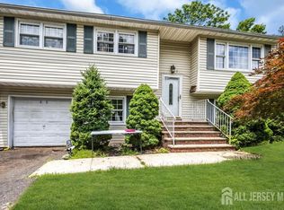 26 Nancy Ln, Piscataway, NJ 08854