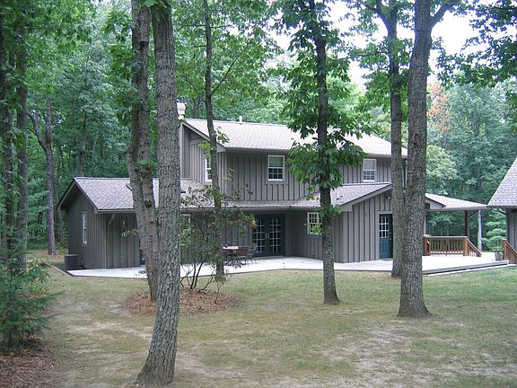 Rear of hosue w/deck