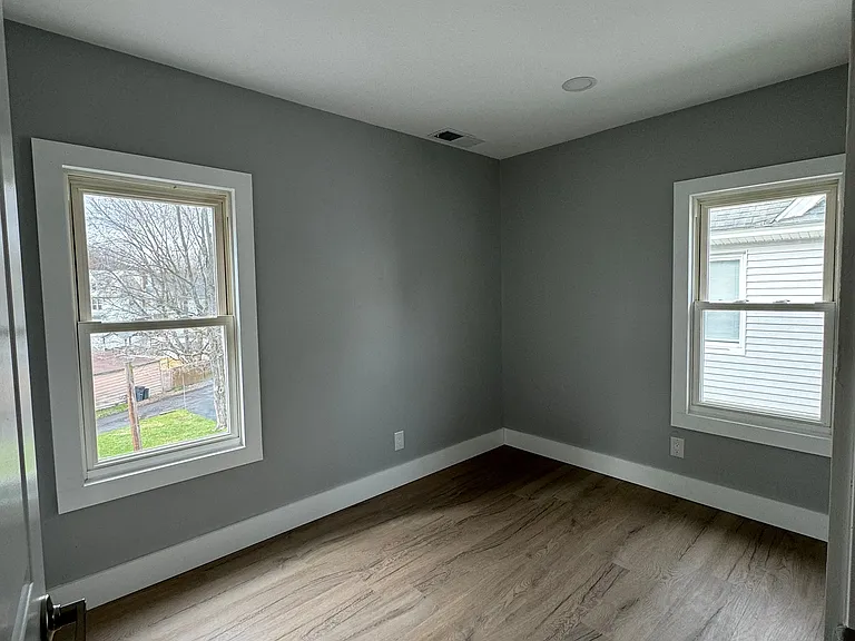 2515 Olyphant Ave — Photo 10