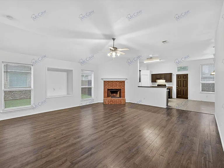 342 Leisure Ln — Photo 5