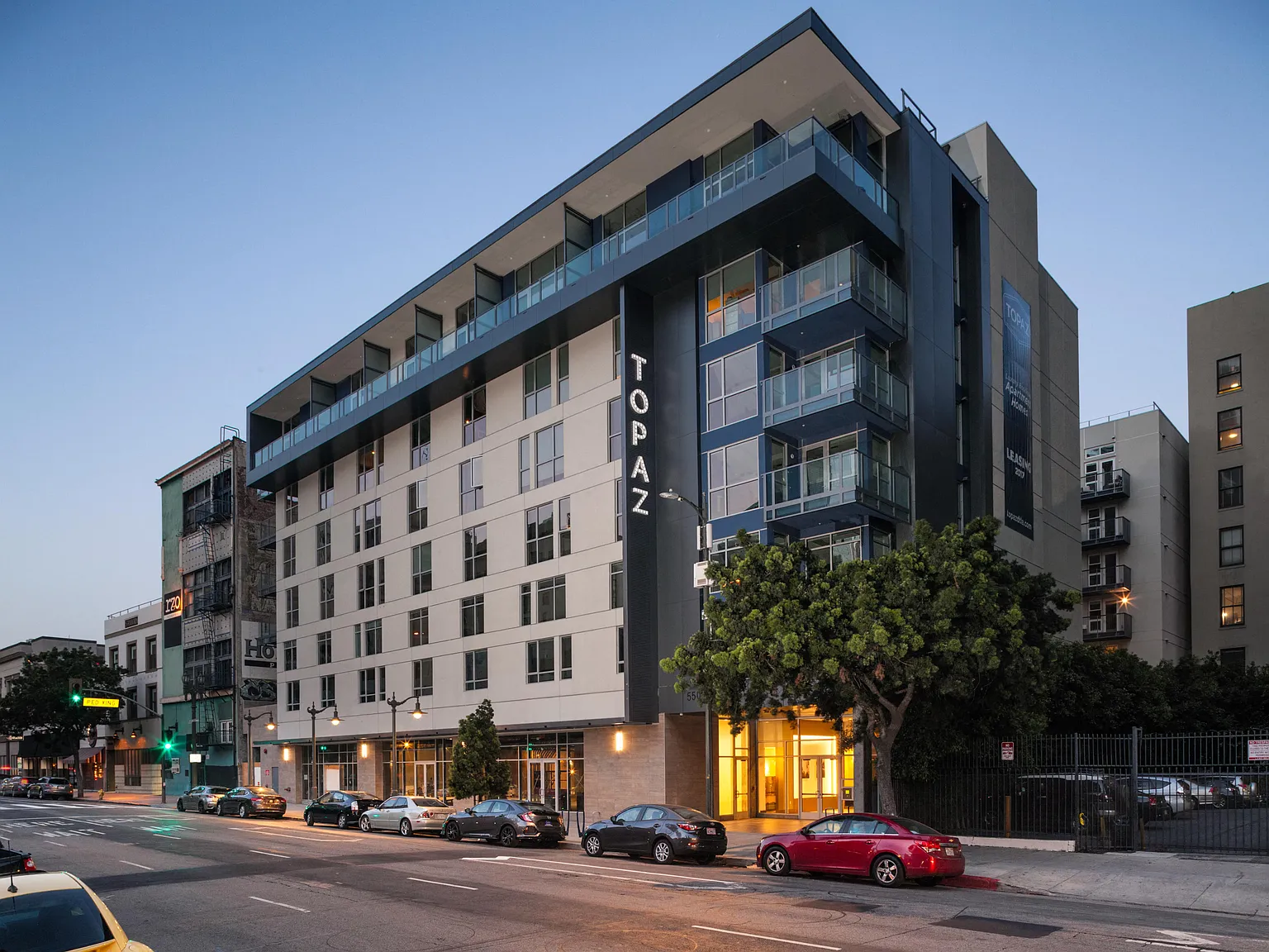 Topaz Apartments — Photo 2