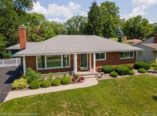 17380 Locherbie Ave, Beverly Hills, MI 48025