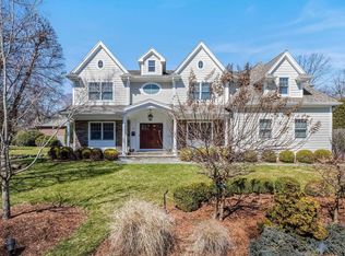 95 Newcomb Rd, Tenafly, NJ 07670