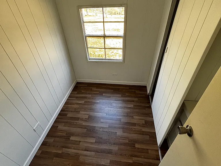 111 Corman Cir — Photo 9