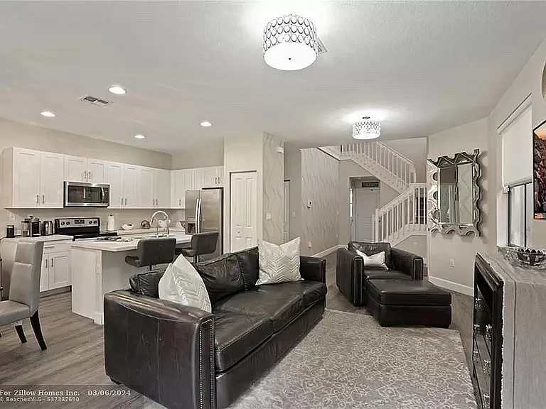 4849 NW 55th Pl — Photo 3