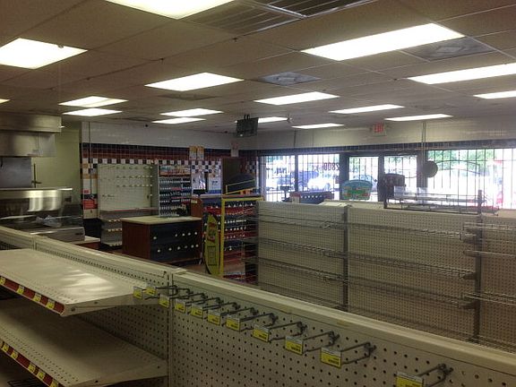 3rd image of 2800 S Us Highway 281