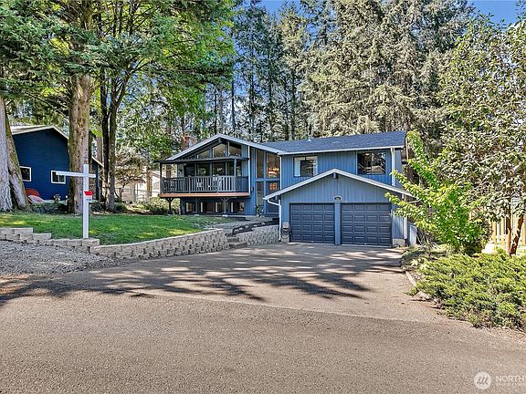 3rd image of 791 NE Pinecrest Drive
